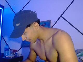 Alejandro Santiago webcam model stream image