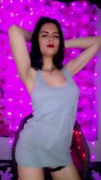 Lovecha_ webcam model stream image