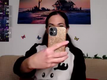 luara_ webcam model stream image