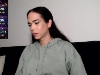 luara_ webcam model stream image