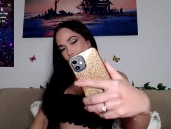 luara_ webcam model stream image