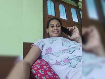 Pakhi webcam model stream image