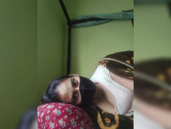 Pakhi webcam model stream image