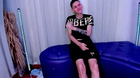 SlimLoves webcam model stream image