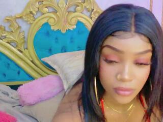 Reven Mayers webcam model stream image