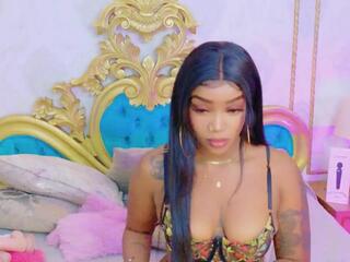 Reven Mayers webcam model stream image