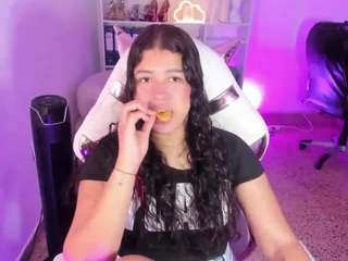 layla-golden webcam model stream image