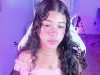 layla-golden webcam model stream image