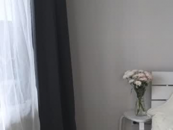 pink_rosee_ webcam model stream image