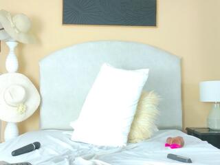 Viiolet Saunders webcam flirt4free model stream image