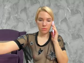 _miss_strawberry_ webcam model stream image