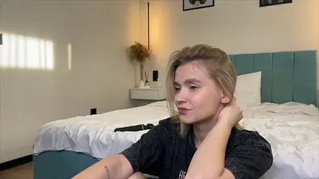 Adelovenick webcam stripchat model stream image