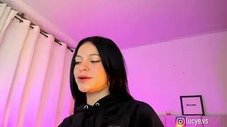 LucyEvans_ webcam model stream image