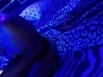 kikilovespartylights webcam model stream image