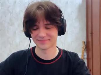 zombde32 webcam model stream image