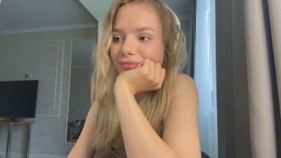 OuidaWilfong webcam model stream image