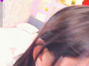 synne_glows webcam model stream image