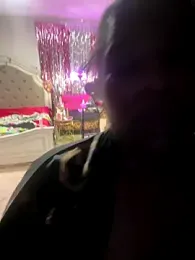 BigFineSelena webcam model stream image