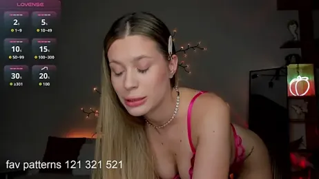 JuicyyPeach_ webcam model stream image