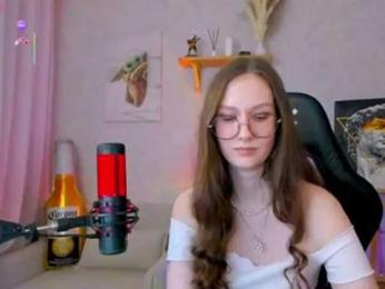 KiraRumGirl webcam model stream image