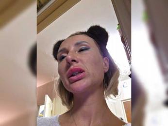 ARotikA1 webcam model stream image