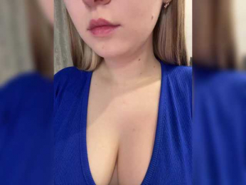 AlinaRay webcam model stream image
