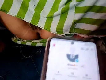 BrissPLUG8 webcam model stream image