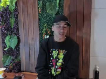 andyjoy_ webcam model stream image