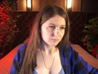 CraveeDoll webcam model stream image