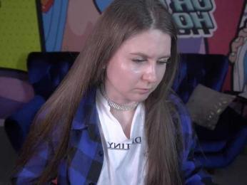 CraveeDoll webcam model stream image