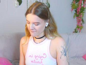 Emma-peach webcam model stream image