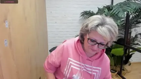 EvelynJoyful webcam model stream image