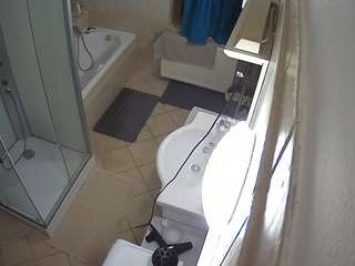 voyeurcam-julmodels-bath-2nd-2 webcam model stream image