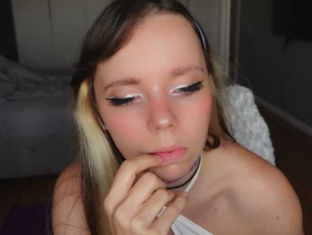 AyraLust webcam model stream image