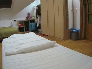 voyeurcam-julmodels-bed-1 webcam model stream image