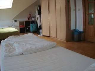 voyeurcam-julmodels-bed-1 webcam model stream image