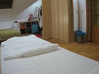 voyeurcam-julmodels-bed-1 webcam model stream image