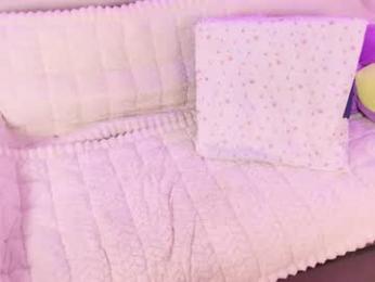 little_effy18_ webcam model stream image