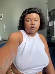 Curveysinaa webcam model stream image