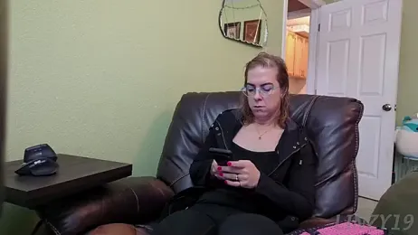 Linzy_19 webcam model stream image