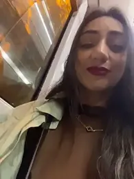 Ninabigtitied webcam model stream image