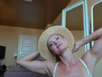 MissMotivated webcam bongacams model stream image