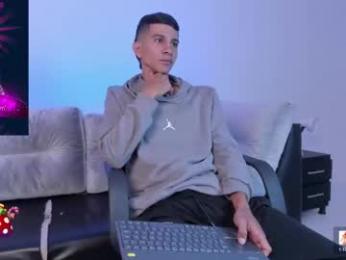 aaron_whitee webcam model stream image