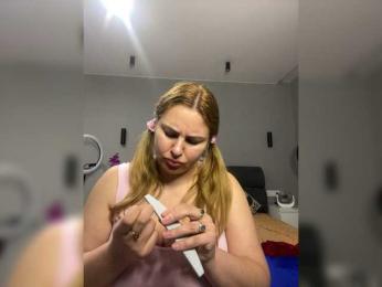 AvaQueen webcam model stream image