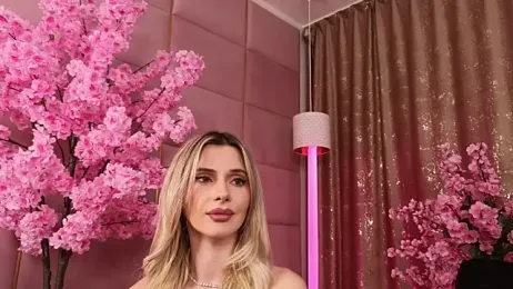 Elliblue webcam model stream image