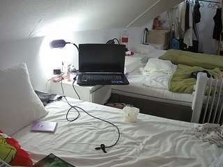 voyeurcam-julmodels-bed-4 webcam model stream image