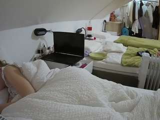 voyeurcam-julmodels-bed-4 webcam model stream image