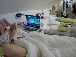 voyeurcam-julmodels-bed-4 webcam model stream image