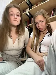 Liza_risky webcam model stream image