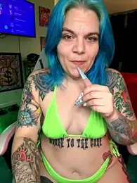 CherryBombBomb webcam model stream image